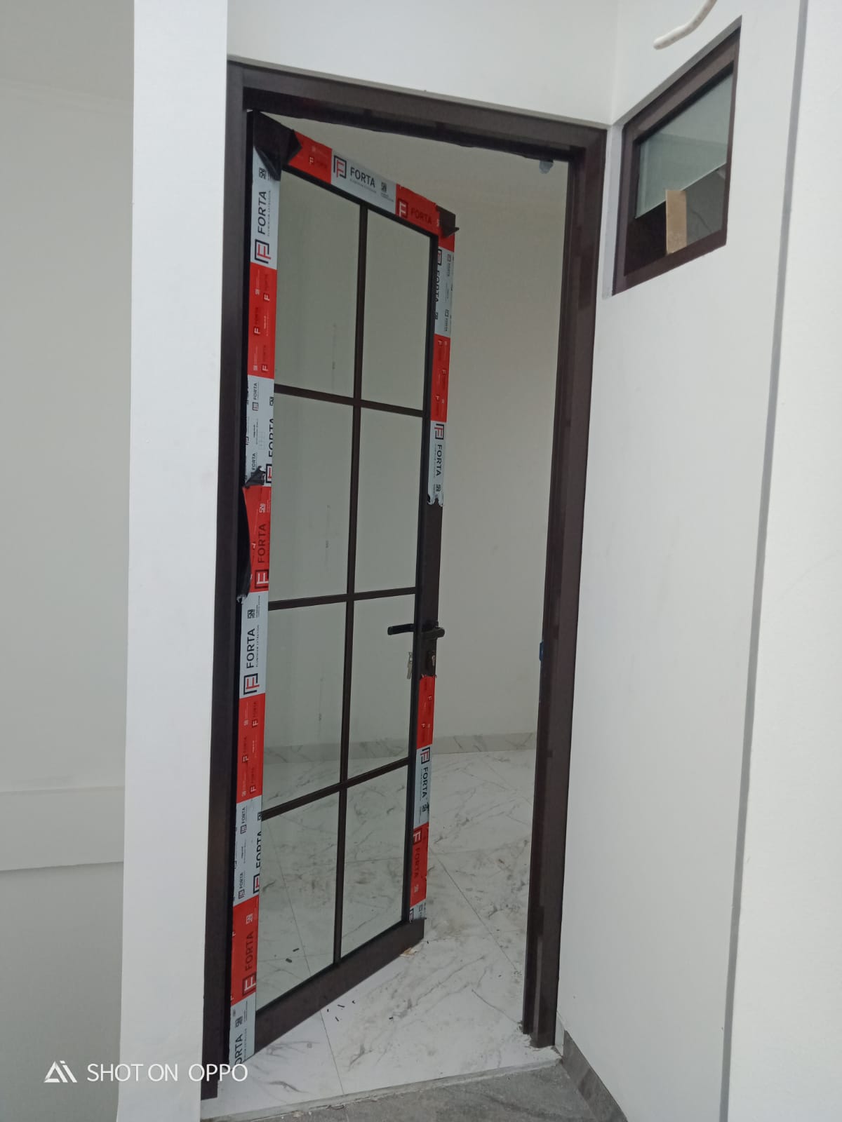 Kusen Pintu Kaca Ornamen Alumunium